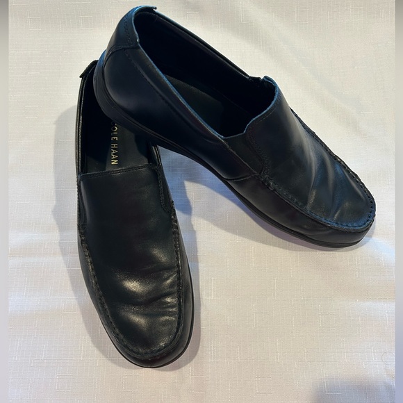 Cole Haan Black slip-on leather shoes. Size 10 Medium. Lightweight. - Picture 1 of 6